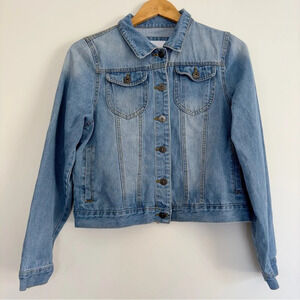 {The Style Between Us} Denim Jacket Size: M
